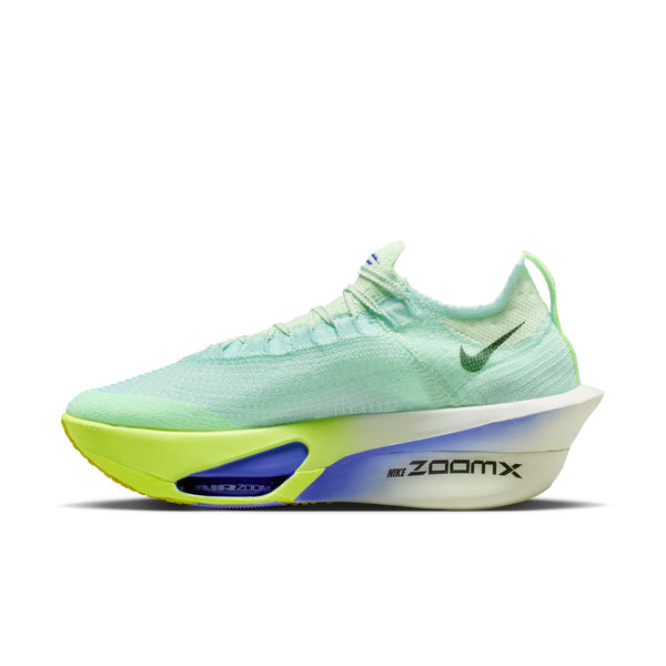 Et sidebillede af Nike Alphafly Next% 3 Herre i Barely Green/Black Spruce-Volt Tint med en lysegrøn overdel, hvid til blå ZoomX-mellemsål med gradient, neongul sål og et grønt Nike Swoosh-logo.
