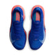 Oversigtsbillede af et par Nike Alphafly 3, Herre, Racer Blue/White-Atomic Pink løbesko med blå strikket overdel, lyserøde såler og lyseblå og lyserøde detaljer. Disse maratonsko fra Nike er snøret og placeret side om side på en hvid baggrund.