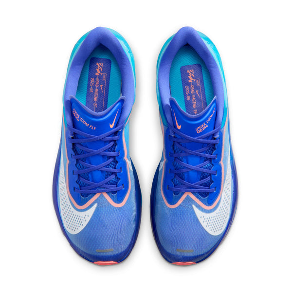 Oversigtsbillede af Nike Zoom Fly 6 herresko i farvekombinationen Racer Blue/White-Blue Lightning, der viser »NIKE ZOOM FLY«-teksten på siderne, de stilfulde indlægssåler og den responsiv ZoomX-skumstøddæmpning, der sikrer optimal ydeevne.