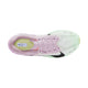 Ovenfra-billede af Nike Zoom Fly 6 Dame-løbeskoen i farvekombinationen Bleached Lilac/Purple Dynasty-Volt Tint, der viser en lyserød og hvid overdel i mesh, pastellrosa snørebånd, sort Swoosh, en grøntfarvet sål med ZoomX-skumstøddæmpning samt mærket indvendigt ved hælen.