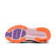Billedet viser sålen på Nike Vomero 18 Dame i Chalk/Tattoo-Pink Foam-Bright Violet, der har et bølget, segmenteret pink design med orange slidbaneaccenter og lilla zoner nær tåen og hælen for maksimal dæmpning.