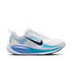 Nike Vomero 18 dame løbesko i White/Midnight Navy-Blue Fury har en overdel i mesh, støddæmpende sål, navy swoosh og blå "ZoomX"-ydersål for komfortabel performance.
