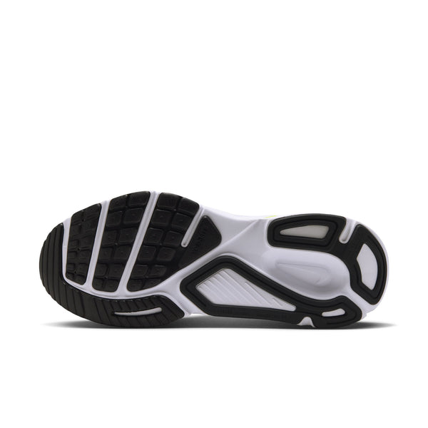Undersiden af et par sort-hvide Nike Structure Plus til herre i farvekombinationen COOL GREY/BLACK-LEMON VENOM-WHITE med et struktureret mønster på sålen, der er designet til at give stabilitet.