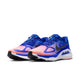 Et par Nike Structure Plus-løbesko til mænd i farvekombinationen Racer Blue/Black-Atomic Pink-White, med blå overdel med lyserøde farveovergange, sorte Nike-swooshes og hvide mellemsåler. Disse sko er designet med henblik på stabilitet og er ideelle til løbere med overpronation. De har sorte og blå detaljer og vises side om side på en ensfarvet hvid baggrund.