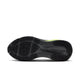 Billedet viser en Nike Vomero 18 GORE-TEX, Herre, Anthracite/Black-Lemon Venom-løbesko set fra neden. Sålen er sort med et struktureret mønster og fremstår på en hvid baggrund. Den øverste del, der delvist ses i neongrøn („Lemon Venom“), fremhæver det sporty design på denne herreløbesko. Vomero 18 GORE-TEX er kendt som en vandtæt løbesko og er ideel til løb under alle vejrforhold.