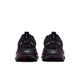 Bagfra-billede af to sorte Nike Vomero 18 Gore-Tex-løbesko til kvinder i farvekombinationen sort/metallisisk sølv-True Berry med magenta-detaljer og strukturerede såler.
