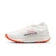 Nike ACG Zegama til mænd i Summit White/Black-Phantom-Safety Orange har en moderne, lavprofileret mesh-overdel, orangefarvet sål, All Conditions Gear-sidemærke og Vibram Megagrip, der giver et enestående greb i terrænet.