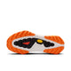Billedet viser sålen på Nike ACG Zegama Dame trailsko i Summit White/Black-Phantom-Safety Orange med en orange og sort slidbane og et gult Vibram Megagrip-logo på en hvid baggrund.