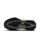 Billedet viser sålen på en Nike ACG Zegama Dame trail-løbesko i farvekombinationen Spruce Fog/Black Spruce-Sea Glass-Black, der har et robust, sort mønster med gul Vibram-logo på undersiden. Med en Vibram Megagrip-ydersål og en grå mellemsål er dette design optimeret til fremragende greb på krævende terræn.