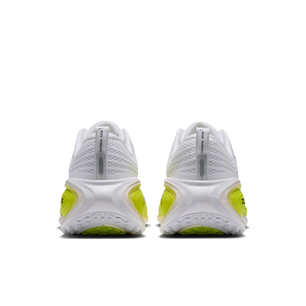 Bagfra-billede af to Nike Vomero Plus, Herre, WHITE/BLACK-LEMON VENOM-ELECTRIC YELLOW løbesko i hvidt med neongule detaljer på hælen og sorte detaljer.
