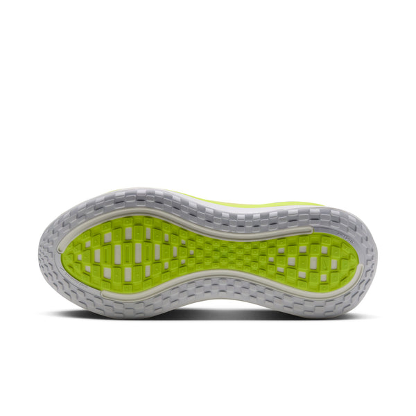 Undersiden af en Nike Vomero Plus-sneaker med et lysegult, struktureret mønster på sålen, omgivet af en hvid gummisål.