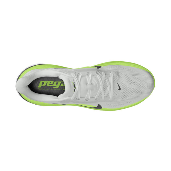 Ovenfra-billede af Nike Pegasus 42 Herre i farvekombinationen Photon Dust/Black-Volt-White, med en overdel i mesh, hvide snørebånd, sort Swoosh, neongrøn sål med Air Zoom-teknologi og teksten »pegasus« trykt på indersålen.