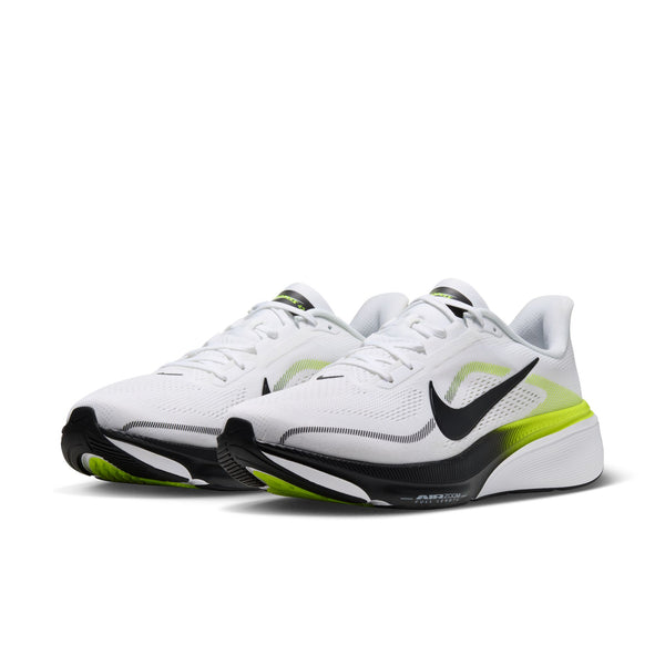 Et par Nike Pegasus 42 løbesko til mænd i farvekombinationen HVID/SORT-LEMON VENOM-HVID med hvid mesh-overdel, sorte Swoosh-logoer samt grønne (Lemon Venom) og sorte farveovergange. Disse sko er designet til responsiv komfort med en ReactX-mellemsål og synlige støddæmpningsdetaljer. De er desuden udstyret med Air Zoom-teknologi i de tykke hvide såler, der er kombineret med sorte ydersåler.