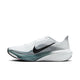 Et sidebillede af Nike Pegasus 42 Herre i farvekombinationen Hvid/Sort-Mineral Slate-Hyper Pink, med en hvid overdel i mesh, sort Swoosh, hvide snørebånd, ReactX-skummellemsål i mellemsålen og en farveovergang i blågrøn foran.