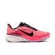 Et sidebillede af Nike Pegasus 42 Dame i Lava Glow/Black-Flash Crimson-Lt Magenta med sort swoosh, sorte snørebånd, hvid og lilla ReactX-skummellemsål og støddæmpet hæl.
