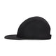 Nike ACG Fly Cap er en sort unisex-kasket med et sømløst, minimalistisk design, buet visir, afrundet krone og ingen synlige logoer eller udsmykninger.