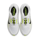 Et billede set ovenfra af et par Nike Pegasus Plus 2 herreløbesko i farvekombinationen WHITE/BLACK-LEMON VENOM, med sorte Swoosh-logoer, neongule detaljer og sorte indlægssåler med grøn logo. Skoene, der er inspireret af innovative teknologier som ZoomX-skum for øget komfort, er placeret side om side på en hvid baggrund.
