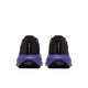 Bagfra-billede af to Nike Pegasus Plus 2-løbesko i farverne Gridiron og Persian Violet, med mørke overdele, lilla mellemsåler og teksten pegasus+ trykt på hælflapperne.