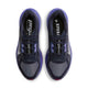 Et par mørkegrå og persiskviolette Nike Pegasus Plus 2-løbesko set lige ovenfra.