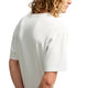 En person med bølget, skulderlangt hår ses set bagfra og let vendt til siden foran en hvid baggrund, iført Nike ACG Dri-FIT T-shirt, Herre, Hvid/Summit White – et perfekt valg for alle, der er på udkig efter stilfuldt herretræningstøj eller en T-shirt til udendørs brug.