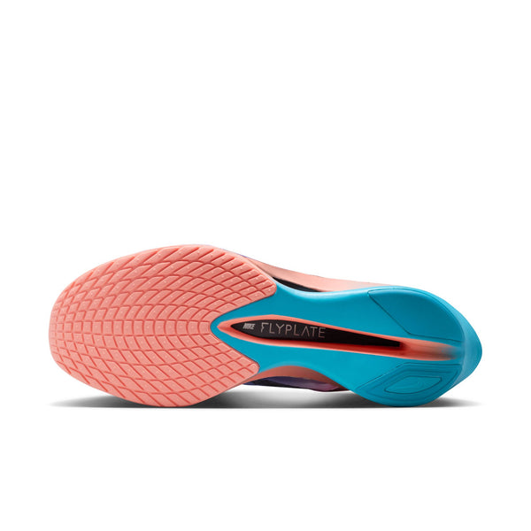 Sålen på Nike Vaporfly Next% 4 Herre i farvekombinationen Racer Blue/White-Blue Lightning har et struktureret, lyserødt mønster, en blå hælsektion og et Flyplate-mærke placeret i midten med en smal, sort rille, der løber på langs.