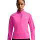 En person, der ser fremad, har en Nike Therma-FIT 1/2-Zip Top til kvinder i farverne Desert Pink/Lt Orewood Brn/Summit White på, med et lille trekantet logo på venstre bryst. Baggrunden er ensfarvet hvid.