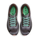 Oversigtsbillede af et par Nike Zoom Fly 6, Herre, Baroque Brown/Black-Smoke Grey-Ironstone løbesko med lyseblå snørebånd, brunt inderfor og grønne indlægssåler med trykte motiver og tekst. Disse løbesko er placeret side om side på en hvid baggrund.