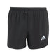 Adidas Adi365 Climacool+ Pocket Shorts, herre, i sort har en elastisk linning med justerbar snor og er prydet med det klassiske hvide Adidas-logo på venstre ben. Disse løbeshorts til mænd er designet til optimal komfort under løbetræning og har små ventilationshuller nær forneden for at forbedre luftgennemstrømningen og holde dig kølig. Vist på hvid baggrund.