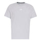 Adi365 Running Aspyre T-shirt til mænd fra Adidas i lysegrå (Glogry) har rund hals, korte ærmer, diskrete perforeringer, et lille hvidt Adidas-logo på brystet og Climacool+-materiale, der sikrer god åndbarhed.