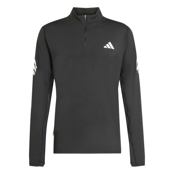 Adi365 Running Iconic Half Zip, Herre, Sort fra Adidas er en sort langærmet sportsbluse med en kvart-lynlås i halsudskæringen og markante hvide adidas-logoer på brystet og begge ærmer, der fremstår tydeligt på en ensfarvet hvid baggrund. Denne løbetrøje til mænd byder på et elegant design og suveræn komfort til din næste løbetur.