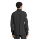 En person står med ryggen til og har en sort Adidas Adi365 Running Iconic Half Zip-jakke til mænd på, med hvide stribede logoer på ærmerne. Produktet er fotograferet foran en ensfarvet hvid baggrund.