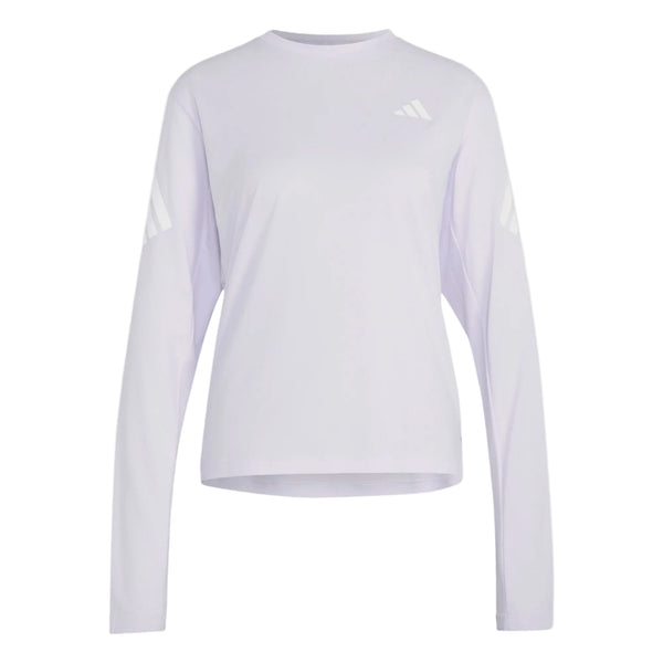 Adi365 Running Iconic langærmet trøje fra Adidas til kvinder i Fropur/White med rund hals, lille logo på venstre bryst og matchende logoer på begge overarme. Vist på en enkel, hvid baggrund.