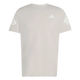 Adidas Adi365 Running Iconic T-shirt til mænd i farven Greone/White har et ensfarvet lysegråt design med korte ærmer, et lille trekantet logo på venstre bryst og tre hvide striber på hvert ærme. T-shirten er designet som en løbetrøje og er udstyret med Climacool-teknologi, der fremhæves på den hvide baggrund.