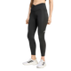 En kvinde har Adidas Adi365 Seasonal 7/8-tights til kvinder i sort på – tights med høj talje og et lille logo på venstre lår – kombineret med hvide sportssko, mens hun står foran en ensfarvet hvid baggrund.