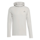 En lysegrå Adidas Adi365 vinterløbetrøje med lange ærmer til mænd (herre) i farven Greone, med et lille Adidas-logo på venstre bryst. Trøjen er designet som en vinterløbetrøje til mænd med Climawarm-teknologi og vises her på en ensfarvet hvid baggrund.