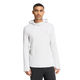 En mand står med ansigtet vendt fremad iført en enkel hvid Adidas Adi365 Running Winterized Long Sleeve-trøje (herre, grøn) med lange ærmer og sorte bukser, foran en hvid baggrund. Denne Adidas-trøje er udstyret med Climawarm-teknologi, der sikrer, at du holder dig varm i køligere vejr.