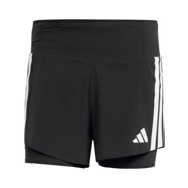 Adidas Adizero Running 2-IN-1 Gel Pocket Shorts til mænd i sort, med hvide lodrette striber, et hvidt Adidas-logo nederst på venstre ben og CLIMACOOL-teknologi for åndbarhed, vist på en hvid baggrund.