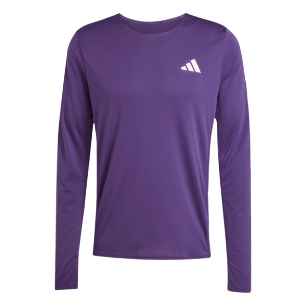 Adidas Adizero L Tee M til mænd i aurplu (lilla) har lange ærmer, rund hals, et hvidt brystlogo og er fremstillet af genbrugsmateriale. Trøjen er vist liggende fladt på en hvid baggrund.