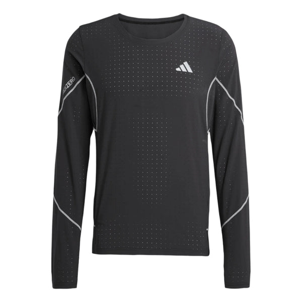Adidas Adizero P Ls M er en sort løbetrøje til mænd lavet af genbrugsmateriale, med små perforeringer, hvid piping på ærmerne og hvide logoer på brystet og ærmet. Afsluttet med rund hals og lige kant.