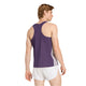 En person med kort lysebrunt hår ses bagfra iført en Adidas Adizero Singlet M til mænd i aurplu/nobink, lavet af genbrugsmaterialer, og hvide shorts med slids i siden, stående mod en almindelig hvid baggrund.