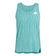 Adidas Adizero Singlet M til mænd i Powtea/Pretea er uden ærmer, lavet af genbrugsmaterialer med et diskret prikket mønster og et hvidt Adidas-logo på venstre bryst, vist på en almindelig hvid baggrund.
