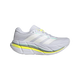 Adidas Adistar Byd 2 Dame i Frost Purple/Cloud White/Hi-Res Yellow er en stilfuld løbesko med tre hvide striber, lysegrå detaljer og en tyk sål med gule og grønne detaljer, vist fra siden mod en almindelig hvid baggrund.