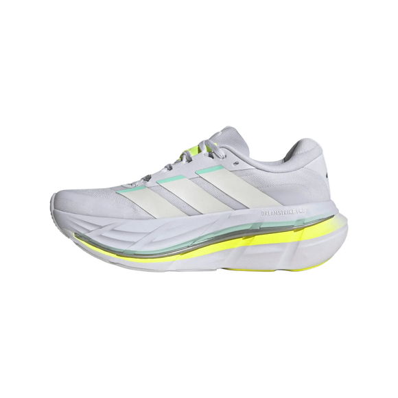 Et sideprofilbillede af Adidas Adistar Byd 2 Dame i Fropur/Cwhite/Hireye - en atletisk sneaker til kvinder med tre lysegrå striber, overdel i mesh og sål med neongul accent - viser denne komfort løb løbesko dame mod en almindelig hvid baggrund.
