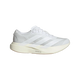 Adidas Adizero Evo SL Dame i Ftwwht/Ftwwht/Warsan har en overdel i mesh, tre hvide diagonale striber og en tyk cremefarvet LIGHTSTRIKE PRO-sål, der vises på en almindelig hvid baggrund.