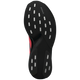 Billedet viser den sorte gummiydersål på Adidas Adizero Evo SL, Herre i farvekombinationen Cblack/Soltur/Ltonix, med karakteristiske hvide, rektangulære mønstre, der giver godt greb, samt et Continental-logo nær toppen. De synlige røde detaljer på siden fremhæver det slanke design, som yderligere forstærkes af LIGHTSTRIKE PRO-støddæmpning, der sikrer enestående ydeevne.