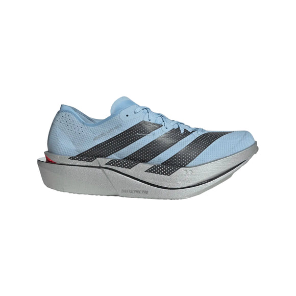 Adidas Adizero Adios Pro 5 (Clesky/Carbon/Silvmt) er en lyseblå løbesko til mænd med sorte striber, en tyk, buet grå sål med teksten »Lightstrike Pro« på mellemsålen samt åndbart mesh-materiale i et lavt design. Skoen er udviklet som en konkurrencesko til seriøse løbere og er ideel til maratonentusiaster. Den er fotograferet på en hvid baggrund.