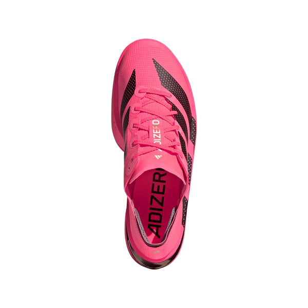 Et billede set ovenfra af Adidas Adizero Adios Pro 5, Herre, i farvekombinationen Soltur/Cblack/Lucred med sorte detaljer og teksten »ADIZERO« trykt på indersiden, designet som en konkurrencesko til maratonløb, vist på en ensfarvet lys baggrund.