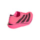 En farvestrålende Adidas Adizero Adios Pro 5 løbesko til mænd i farverne Soltur/Cblack/Lucred fremvises på en ensfarvet lys baggrund med karakteristiske sorte striber, en struktureret sål og åndbare perforeringer. Denne konkurrencesko har en let konstruktion med et markant hæl-design, hvilket gør den til et fremragende valg for dem, der stræber efter top præstationer inden for maratonløb.