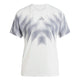 Hvid kortærmet sports-T-shirt med grå geometriske zigzagmønstre på brystet og ærmerne. Adidas-logoet er placeret centreret lige under kraven, hvilket understreger det sporty look. Inspireret af Adizero Aspyre Running Climacool T-shirten fra Adidas er dette moderne og symmetriske design det perfekte valg for alle, der søger en stilfuld og samtidig funktionel Adidas-løbetrøje.