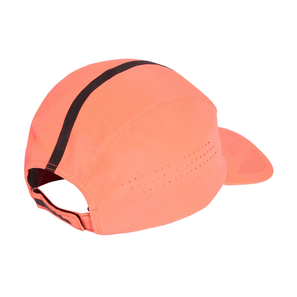 Adidas Adizero letvægts-løbehue (unisex, Soltur/Blkref) ses her set bagfra og fra siden, med en sort stribe fra bagsiden til skyggen, CLIMACOOL-ventilationshuller og en justerbar rem, der sikrer den perfekte pasform.